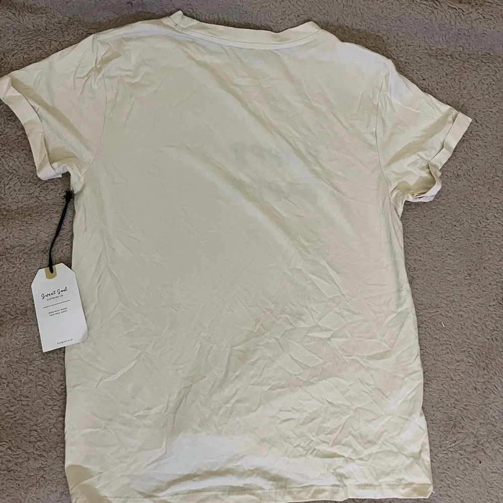 Sweet Soul Cream Dog Lover T-Shirt Happy Dog Happy Life Size Medium NWT